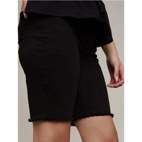 NWT 🦋 Deep Black Denim Shorts | Size: 6 - Picture 4 of 11
